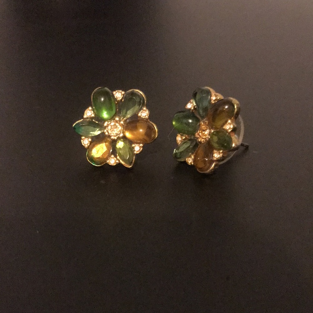 Yanbal Luxy Color Stud Earrings